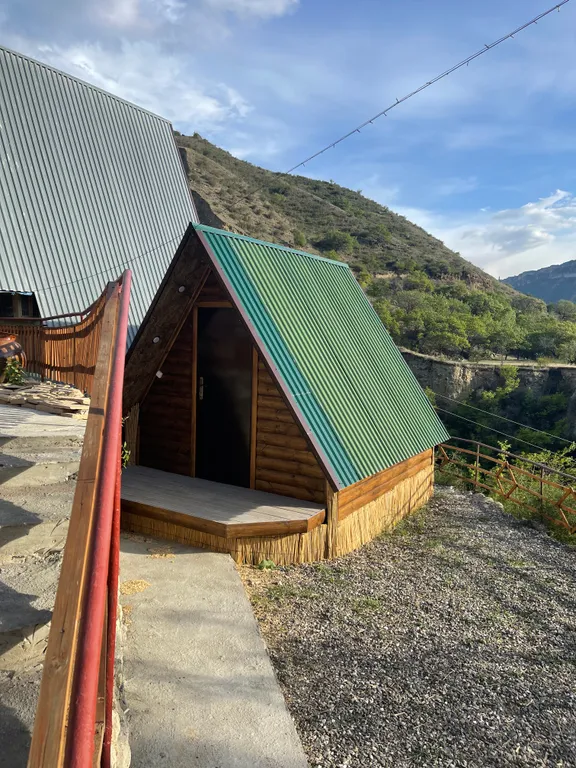 Уютные домики с видом на водохранилище