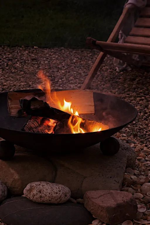 Дом около леса с чаном