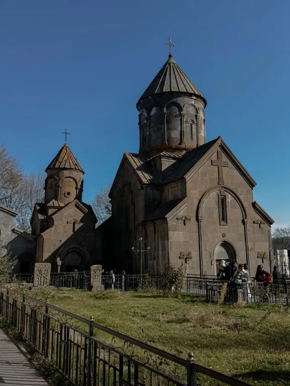 Красивая квартира-студия с видом на горы