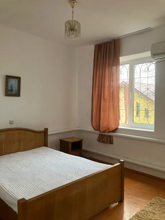 Трёхэтажный коттедж с сауной и бассейном в тихом заливе волги