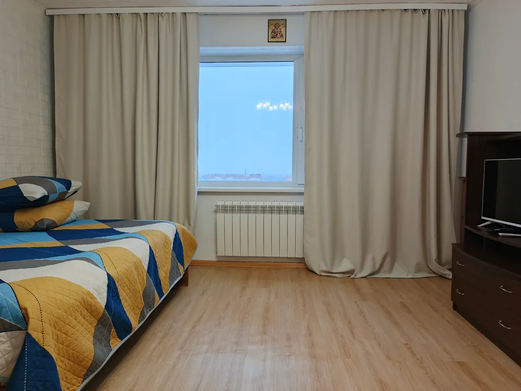 Квартира  с 2-мя изолирован комнатами, в доме с отличным расположением