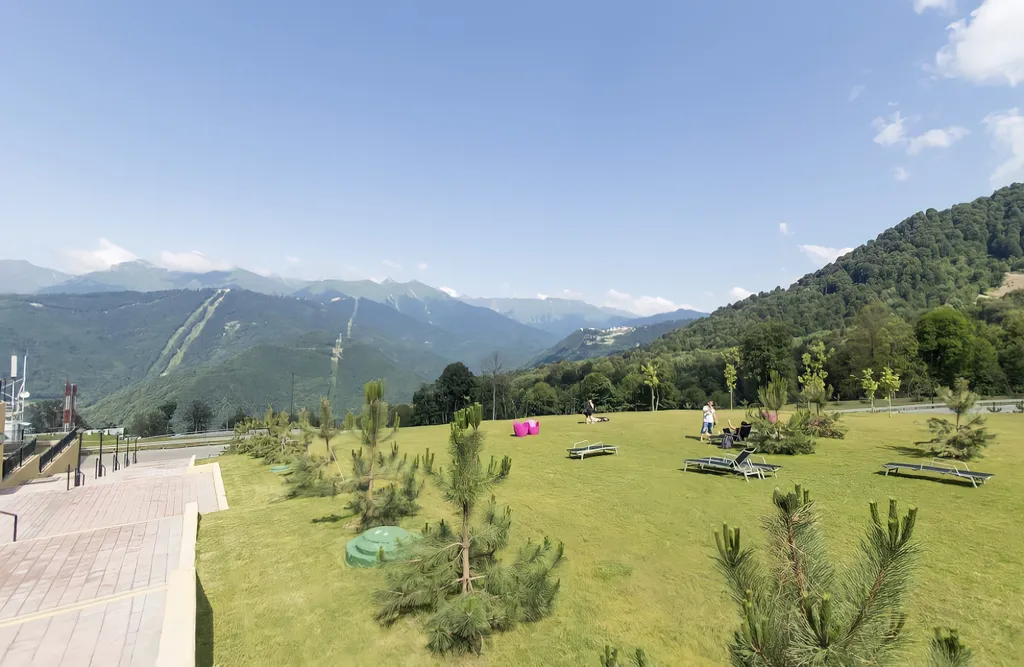 Большие апартаменты с видом на горы