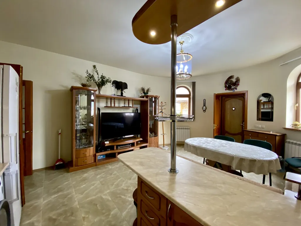 Дом в центре с видом на море