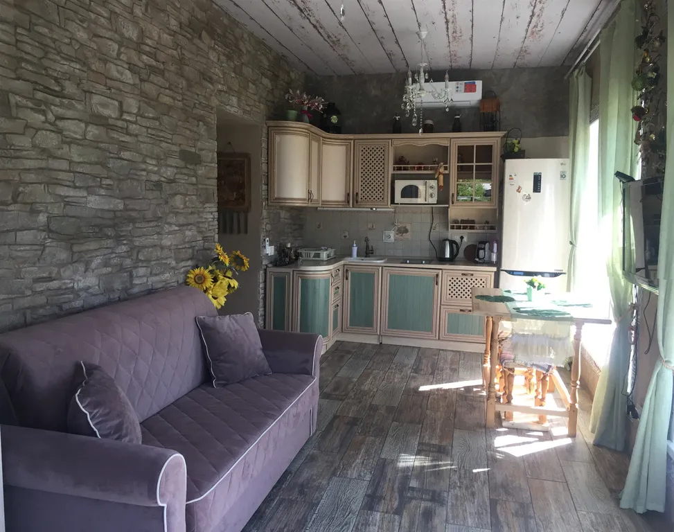 Вилла с бассейном и видом на озеро