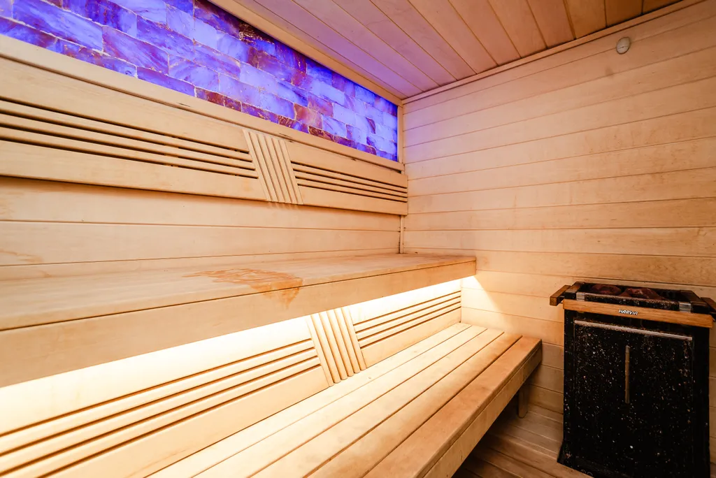 Дом с бассейном и сауной