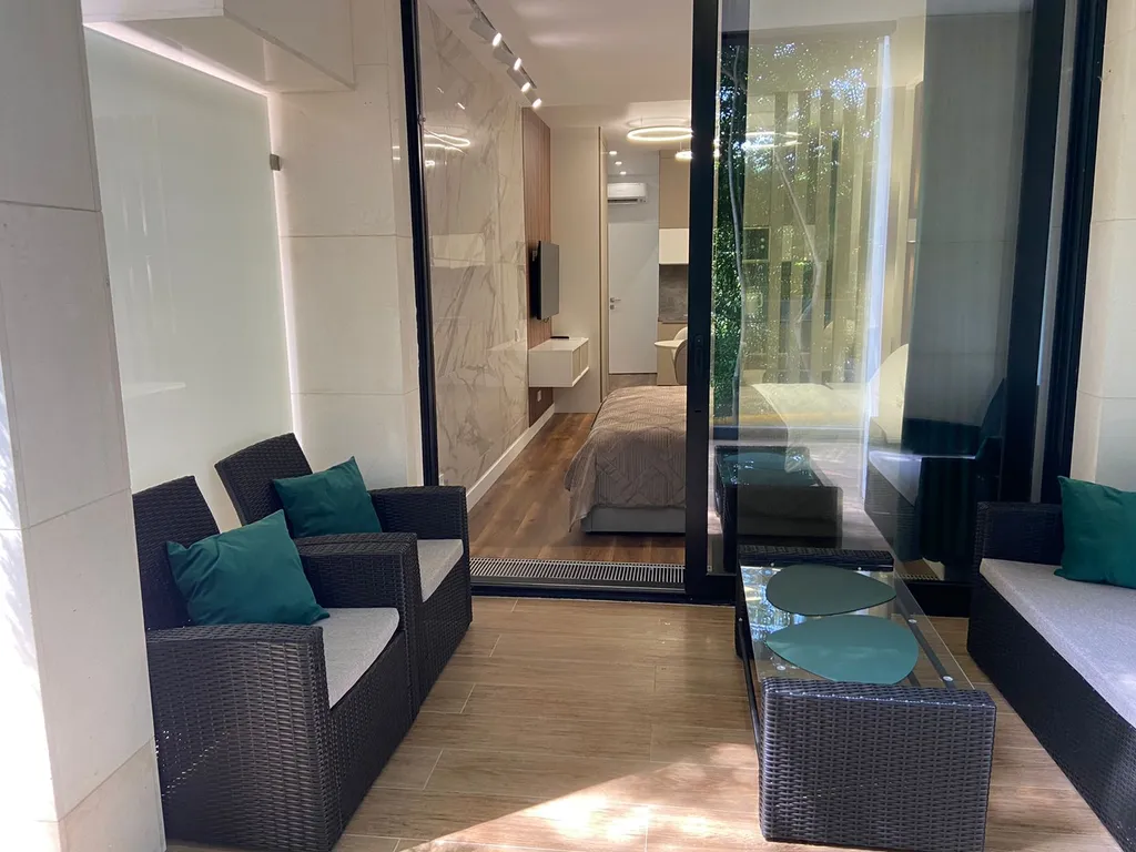 Апартамент в центре Сочи с большим бассейном у моря