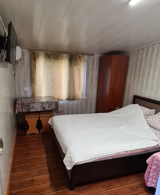 Бюджетный трёхместный номер у моря