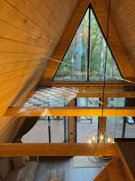 Коттедж а-фрейм атмосфера