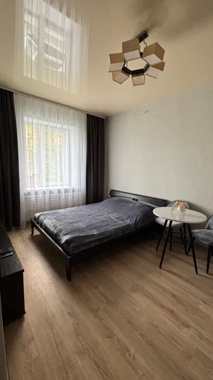 Однокомнатная квартира в центре с видом на Три Штыка