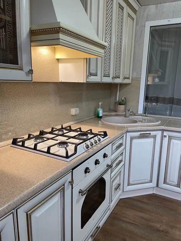 Чистая, просторная квартира ,в 5 минутах от сбора на экскурсии!!!!!!