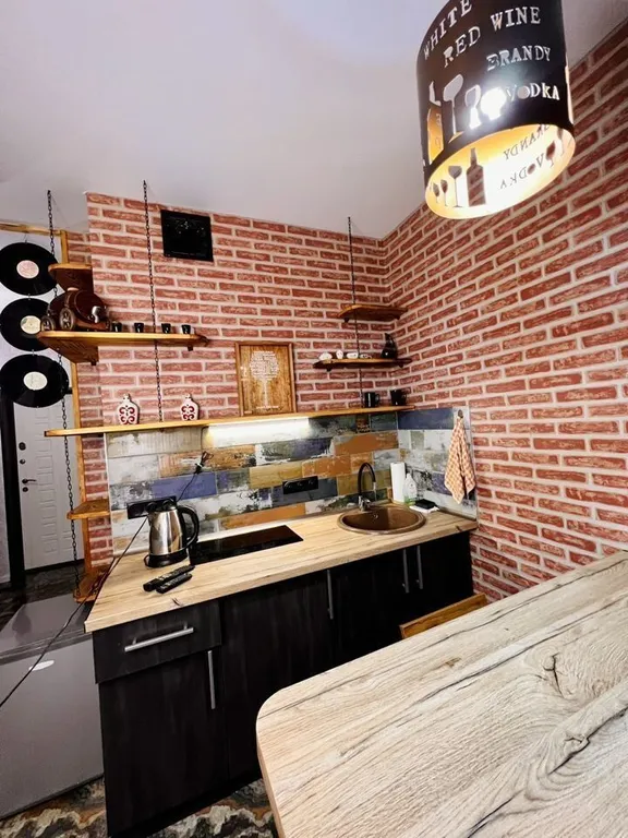 Студия с дизайнерским ремонтом