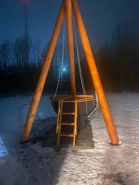 Дом A-frame с сибирским чаном на бревнах