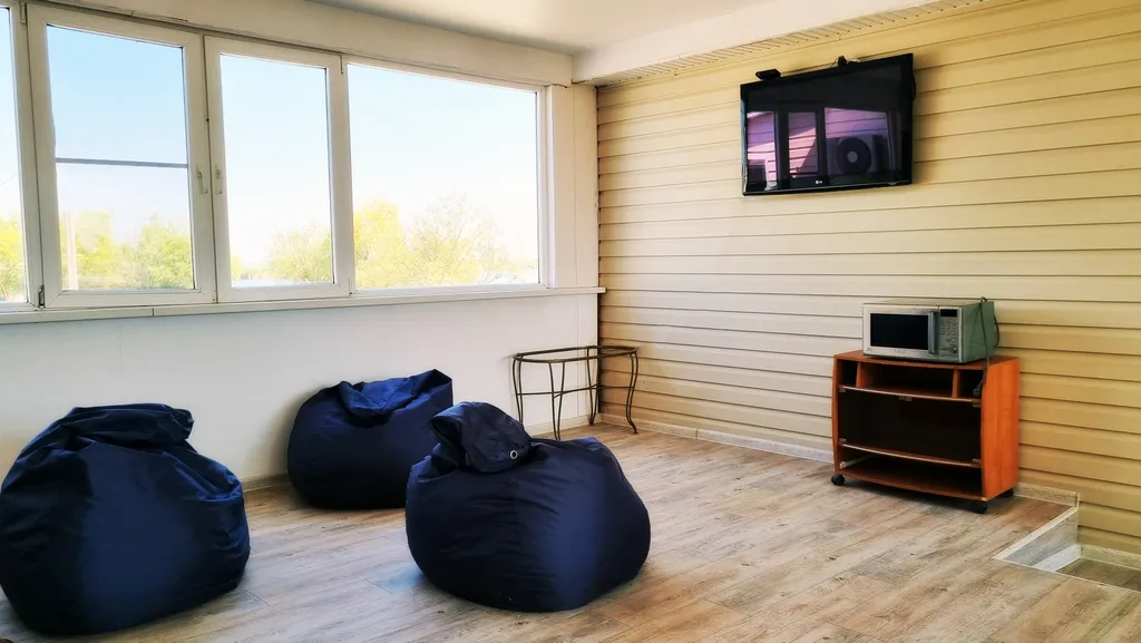 Дом на пляже озера