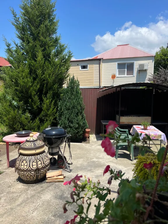 Домик у моря с двориком, мангалом, грилем и тандыром