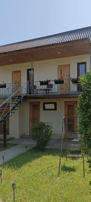 Коттедж Трёхместный номер со всеми удобствами — Сухум