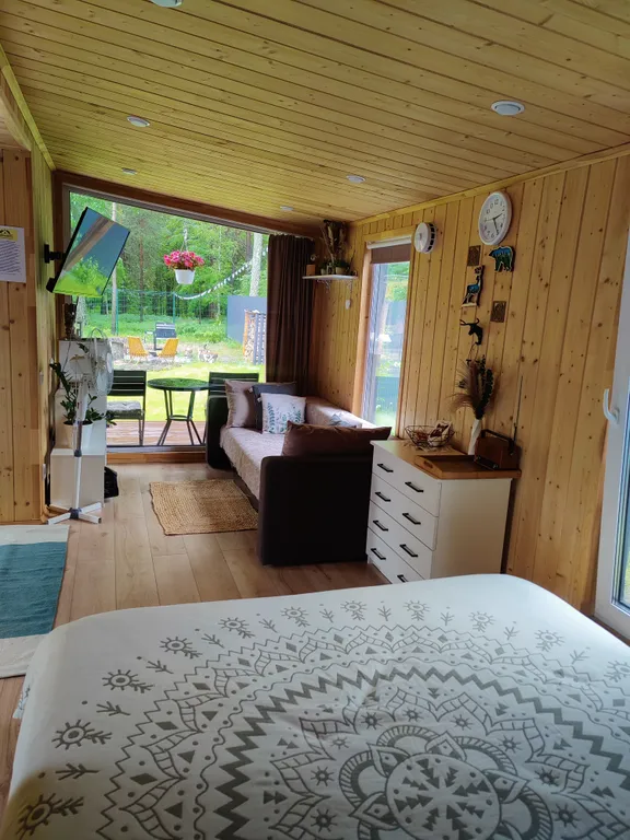 Домик с баней в лесу