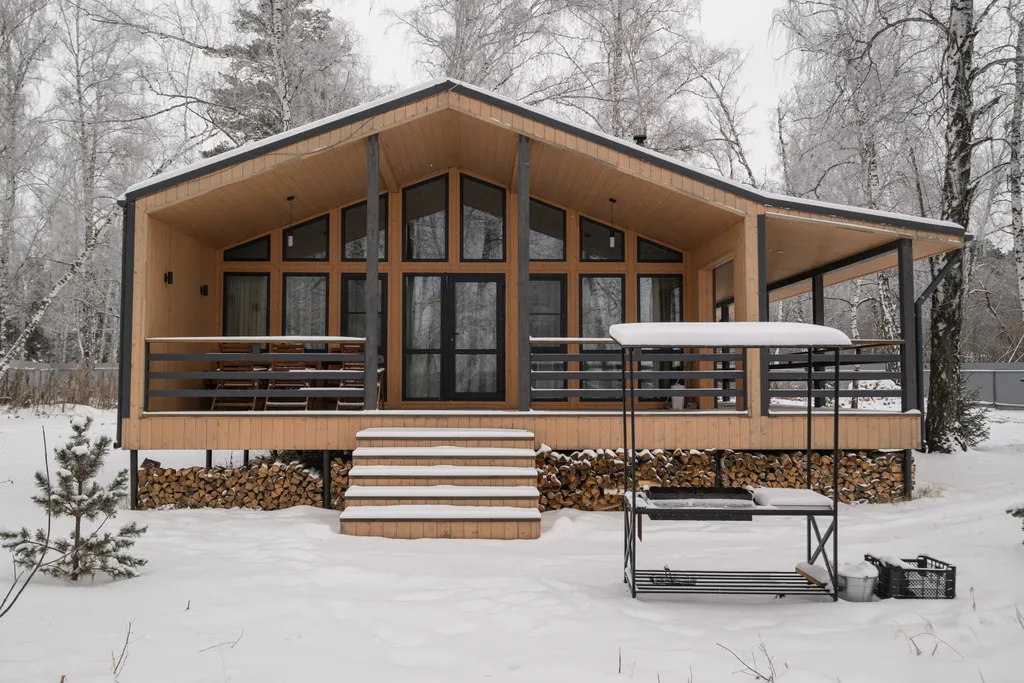 Дом с камином, баней и чаном в лесу у озера
