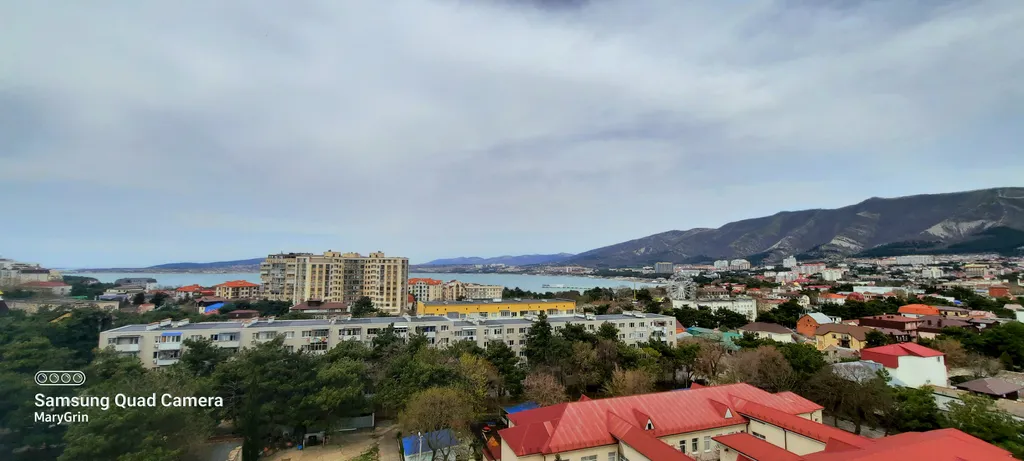 Двухкомнатные апартаменты в центре города с панорамным видом на море