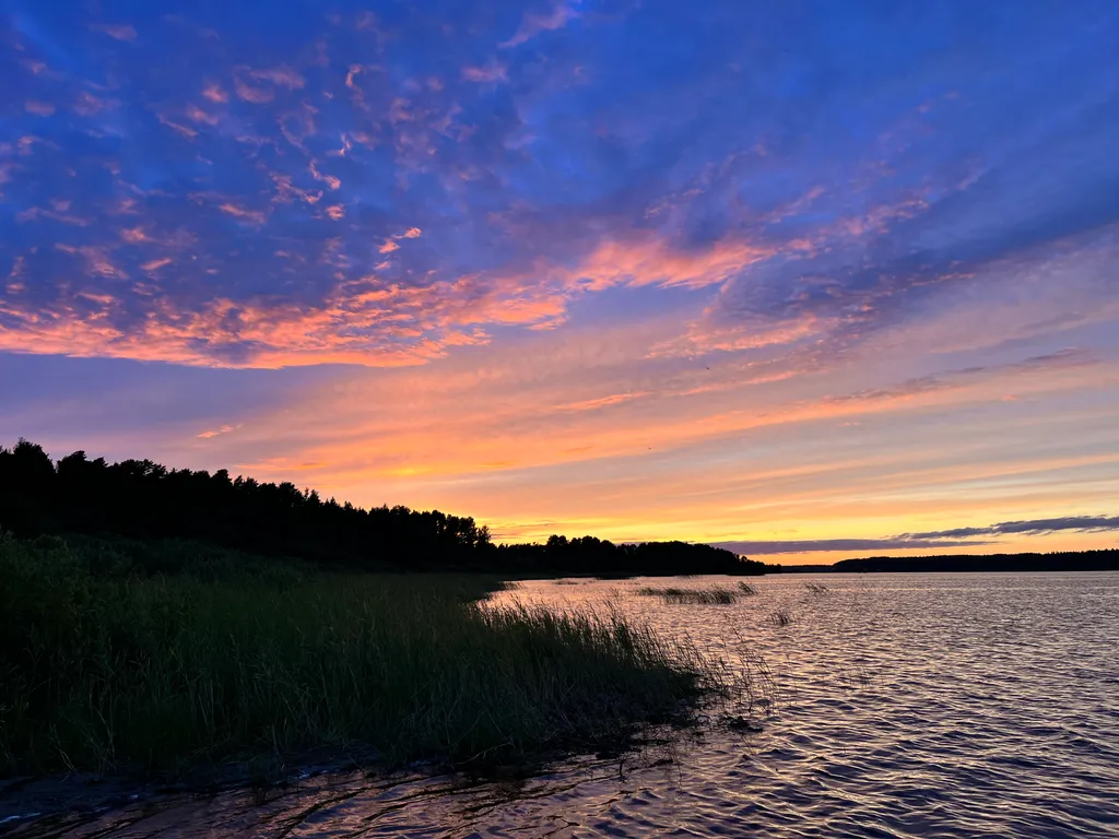 Карельский домик в заливе Ладожского озера