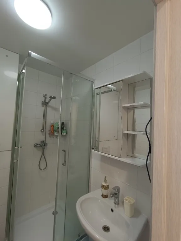 Уютная студия с видом на лес