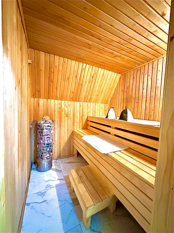 Треугольный домик под Минском с сауной и горячей купелью