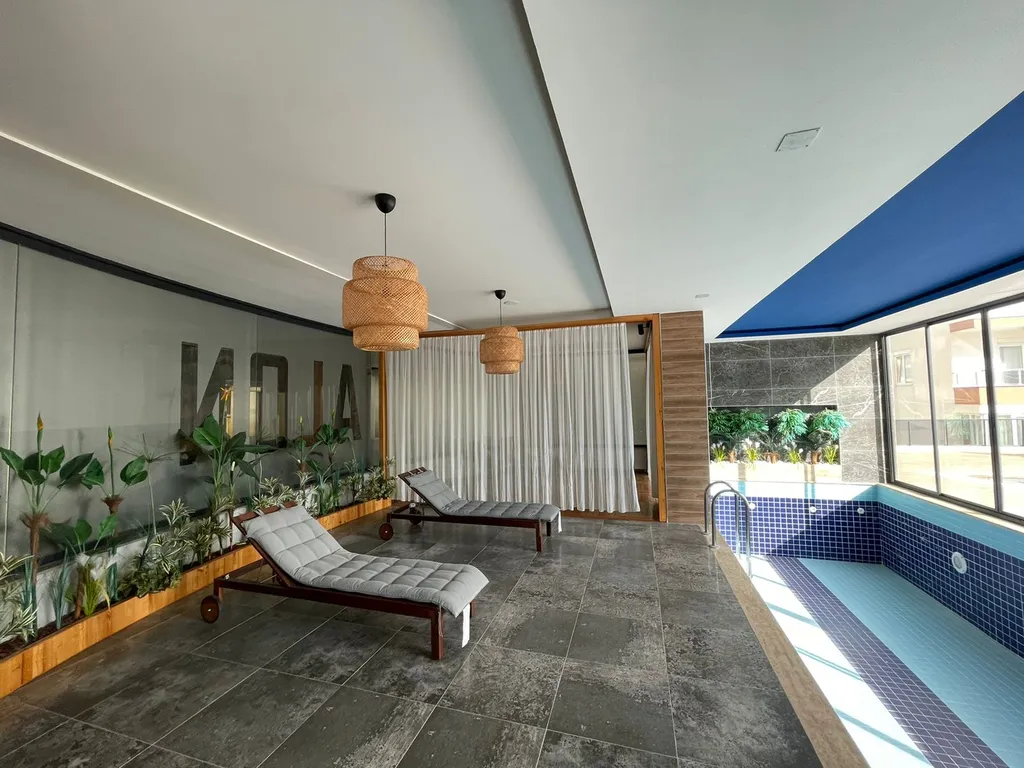 Чудесная новая квартира с видом на горы и море