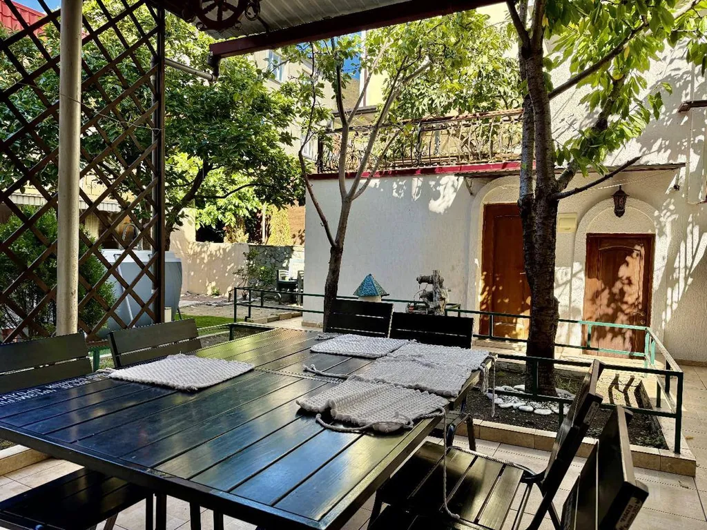 Дом с террасами и видом на море, рядом с центром