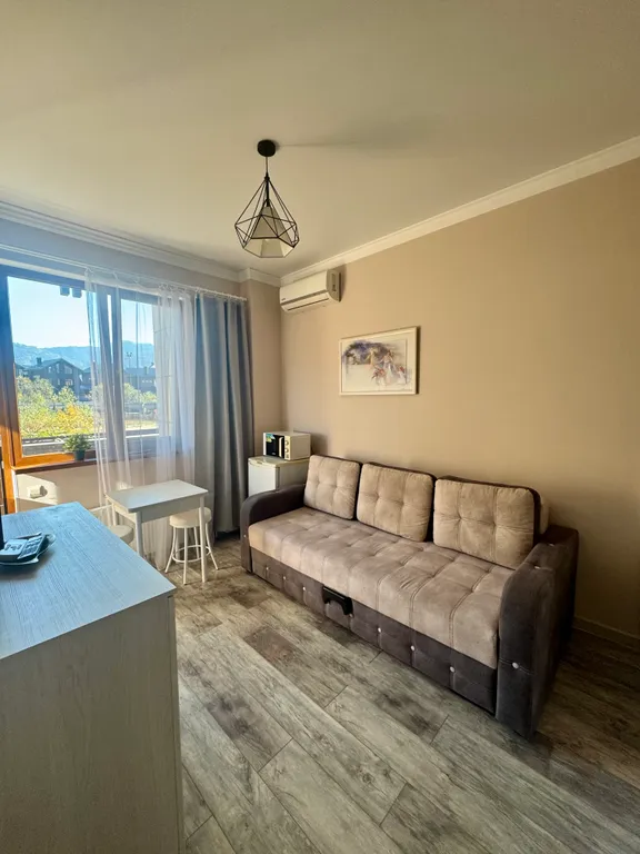 Студия с балконом в центре