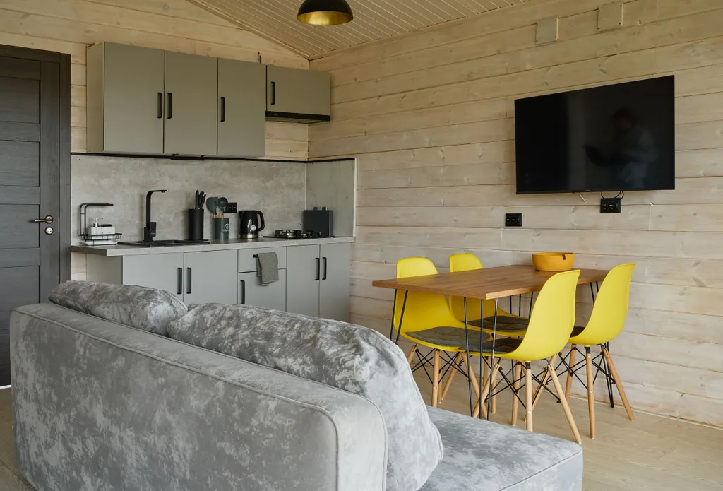 Уютный домик на берегу озера