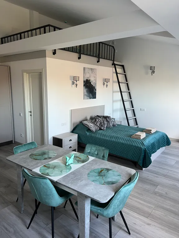 Студия с видом на море