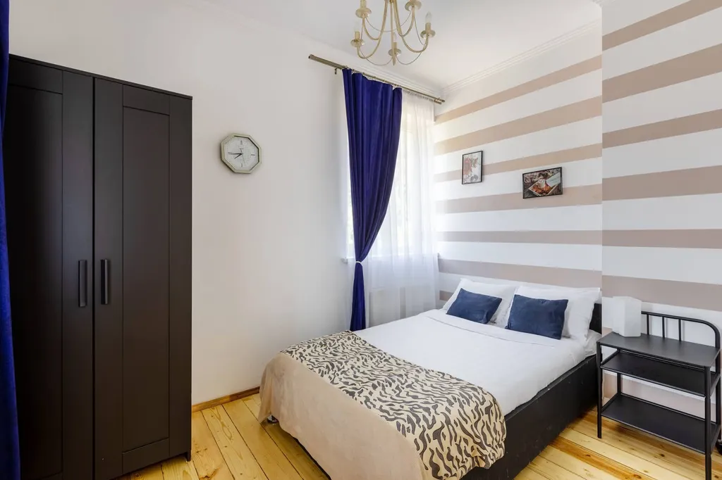 Коттедж с баней на дровах рядом с европарком