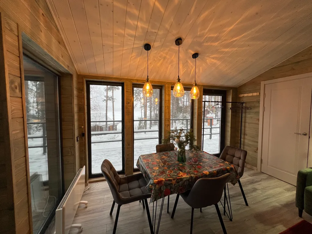 Дом 7 в лесу у реки