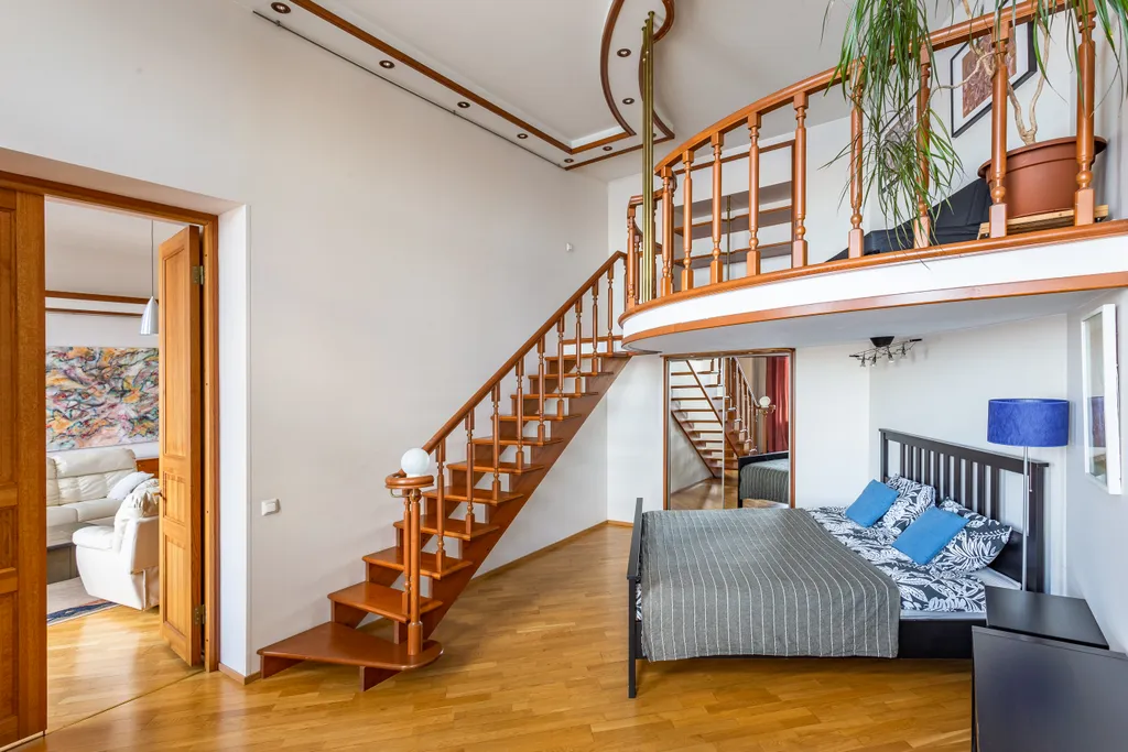 Двухуровневая квартира с видом на Неву по соседству с Эрмитажем