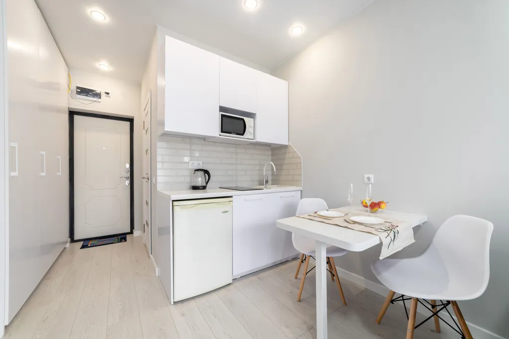 Новая светлая студия с балконом