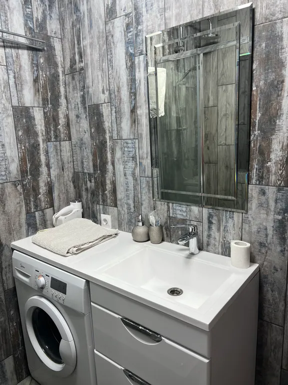 Студия в новом доме с новым хорошим и уютным ремонтом