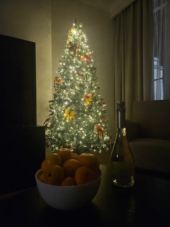 Апартаменты комфорт+ с 2 спальнями, балконом и с видом на горы и ярмарку