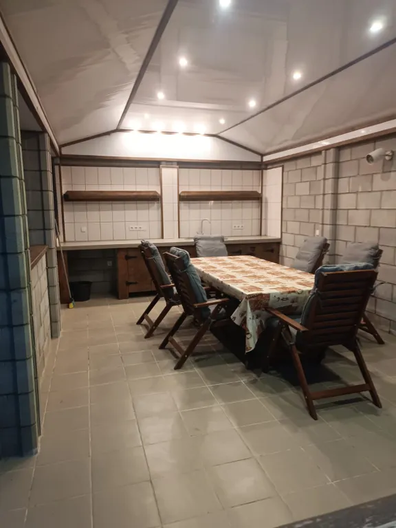 Уютный дом в живописном поселке у моря