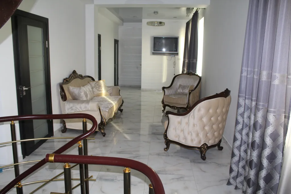 Дом с бассейном в районе Артека и горы Аю-Даг