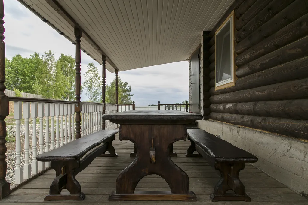 Семейный дом с баней у озера