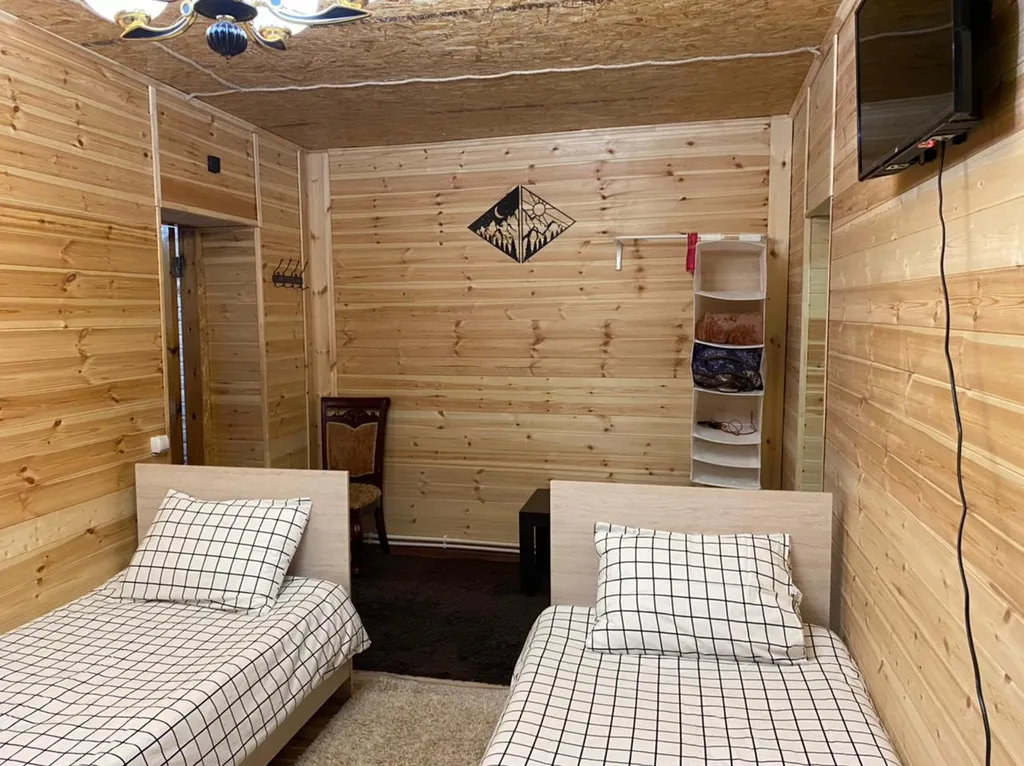 Уютный домик под лесом