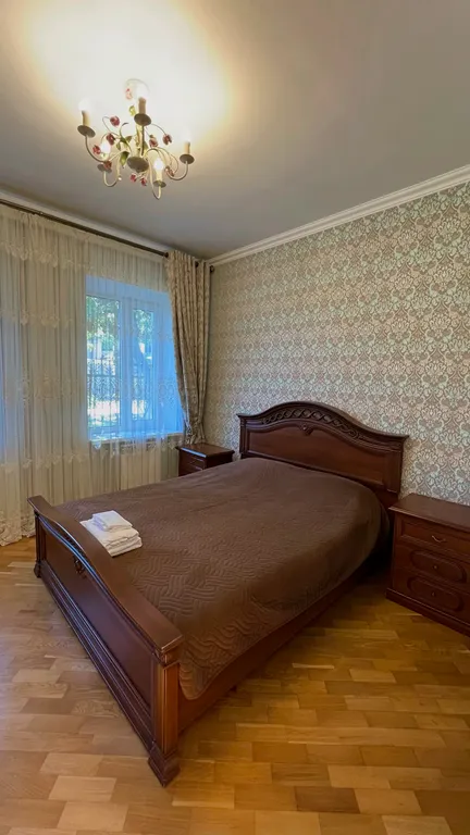 Шикарный дом в центре города с баней и бассейном