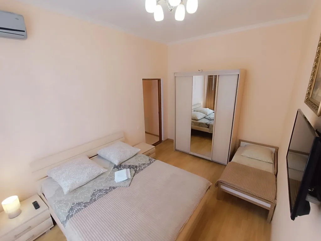 Уютная 2-х комнатная квартира с большой кухней