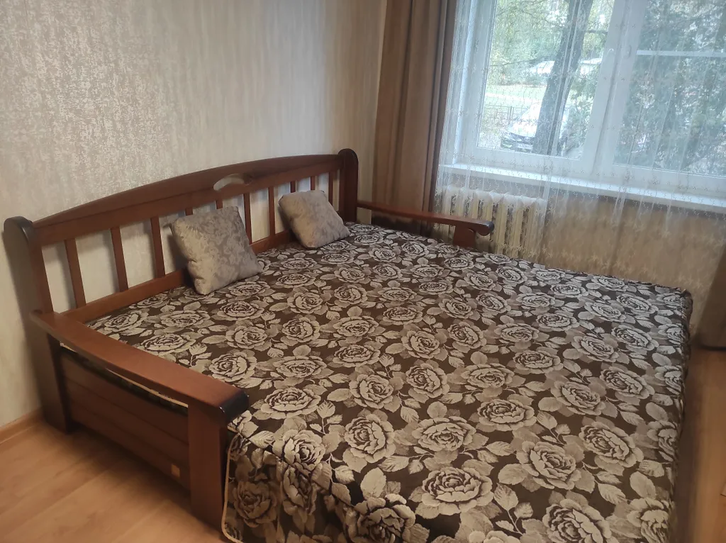 Уютная квартира с роскошной кроватью (2*2м) из натурального дерева — аренда посуточно в Наро-Фоминск