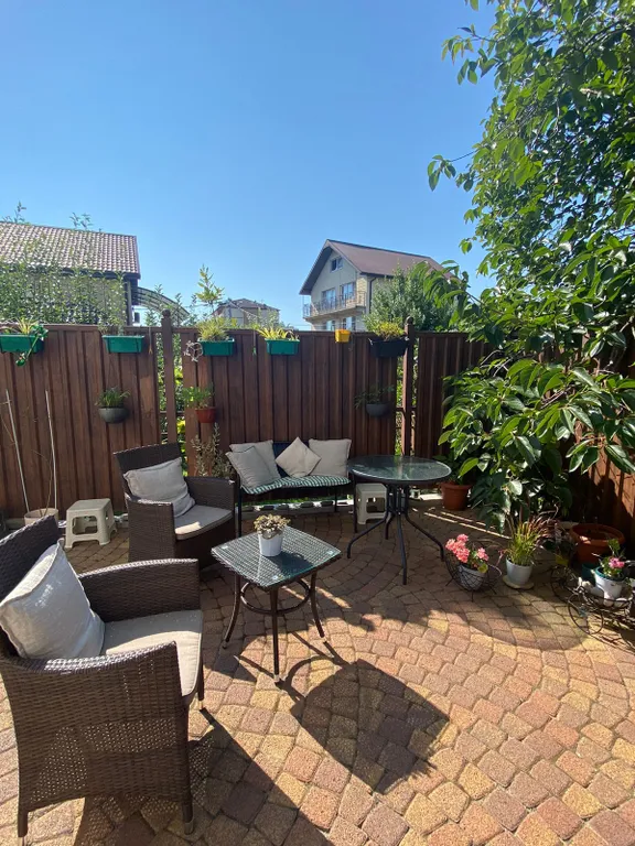 Апартамент с террасой и бассейном