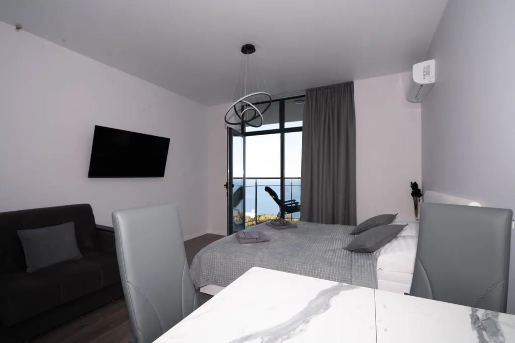 Дизайнерская студия Ls-deep music с видом на море с 13 этажа