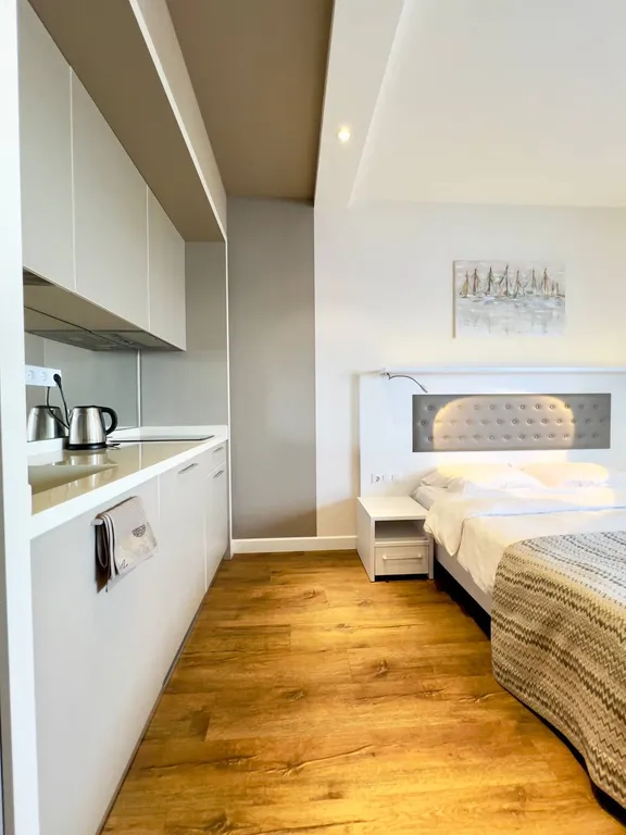 Alliance Palace, вид на старый город, море и горы