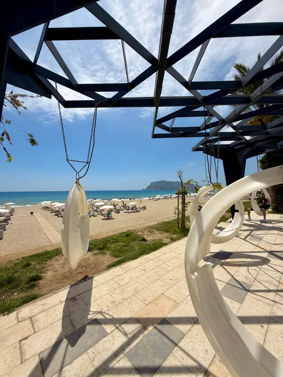 2BD Flat 50m to the Beach