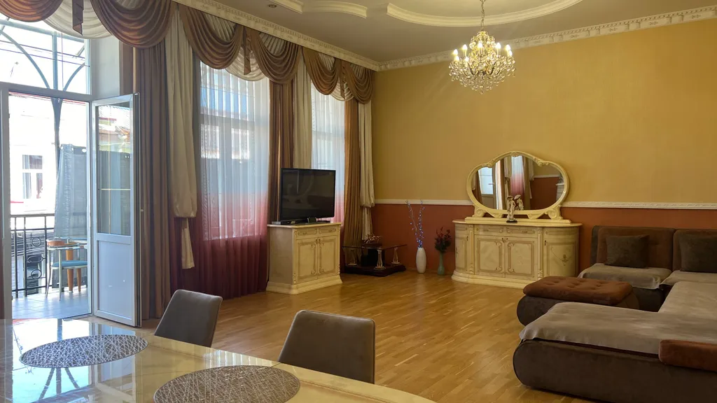 Двухэтажная квартира в самом центре города