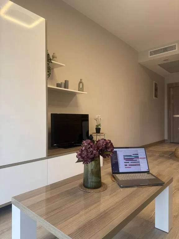 Studio apt with pool and gym near metrobus station