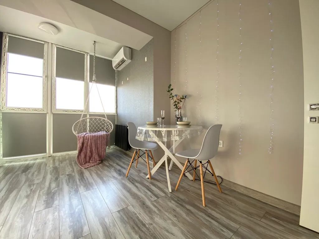 Стильная чистюля с видом на поле и закатные пейзажи